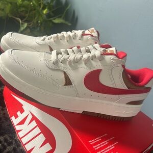 Nike Gamma Force -New-Size 10 Women Size 8 1/2 Men